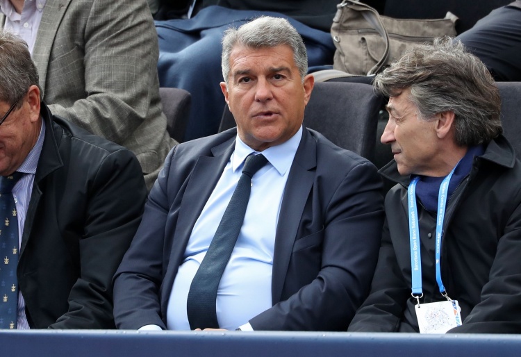 V体育在线官网-拉波尔塔:哈维和阿莱曼尼被人利用了 将巴萨交给丰特会导致破产