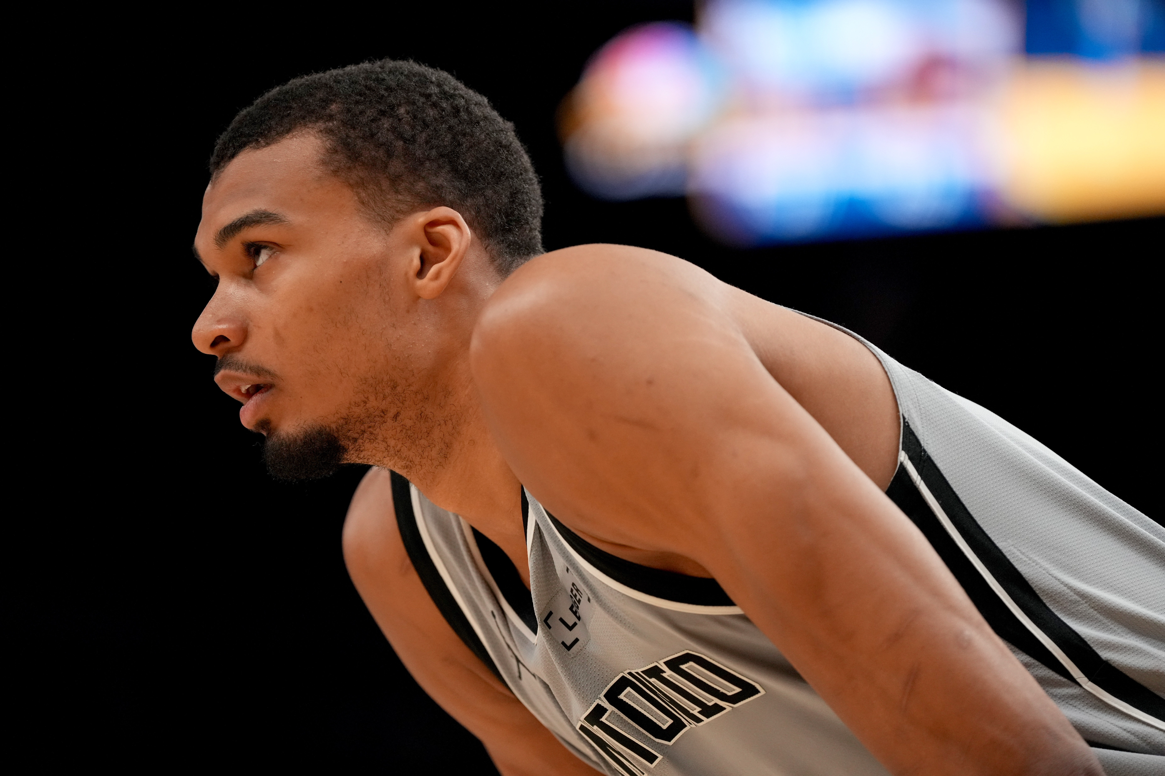 V体育登录网站-马刺官方好消息，文班并无大碍，他未来能和约基奇一样厉害吗？|文班亚马|圣安东尼奥马刺队|维克托·文班亚马|尼古拉-约基奇|费城76人队_新浪新闻